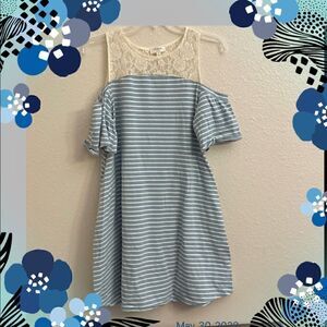 👗👗UMGEE USA BLUE & WHITE COLD SHOULDER DRESS  WITH A LACE!! SIZE SMALL👗👗